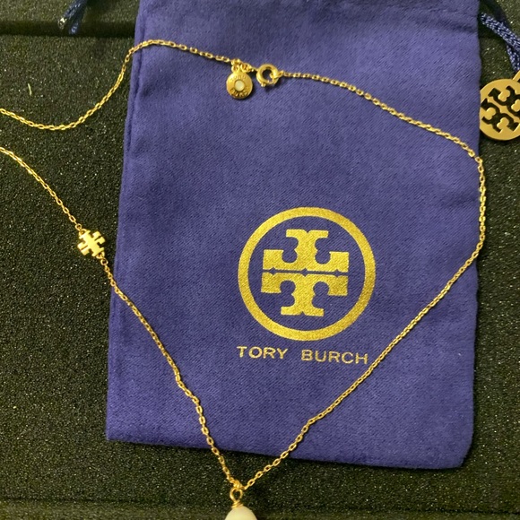 NEW TORY BURCH SHORT PEARL NECKLACE - Picture 5 of 7